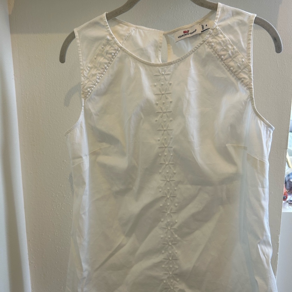 Vineyard Vines White Summer sleeveless top with floral detail